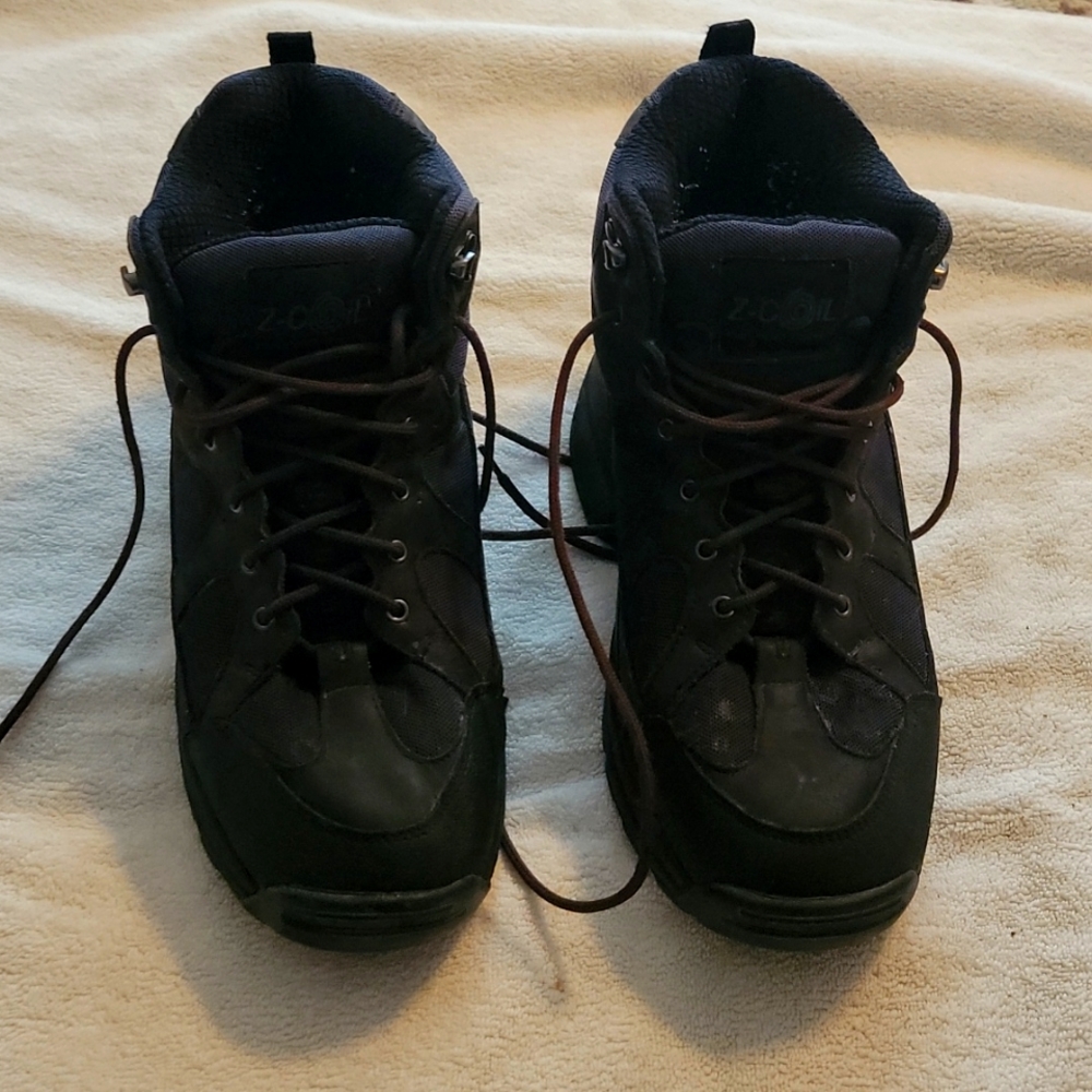 Mens sz 10 hikers w/enclosed heals, lightly worn, excellent condition.